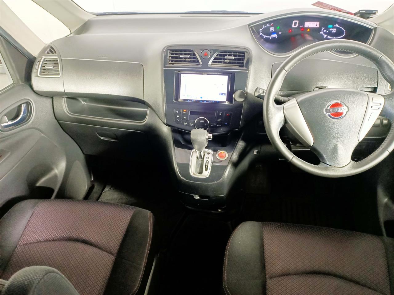 2013 Nissan Serena Hybrid