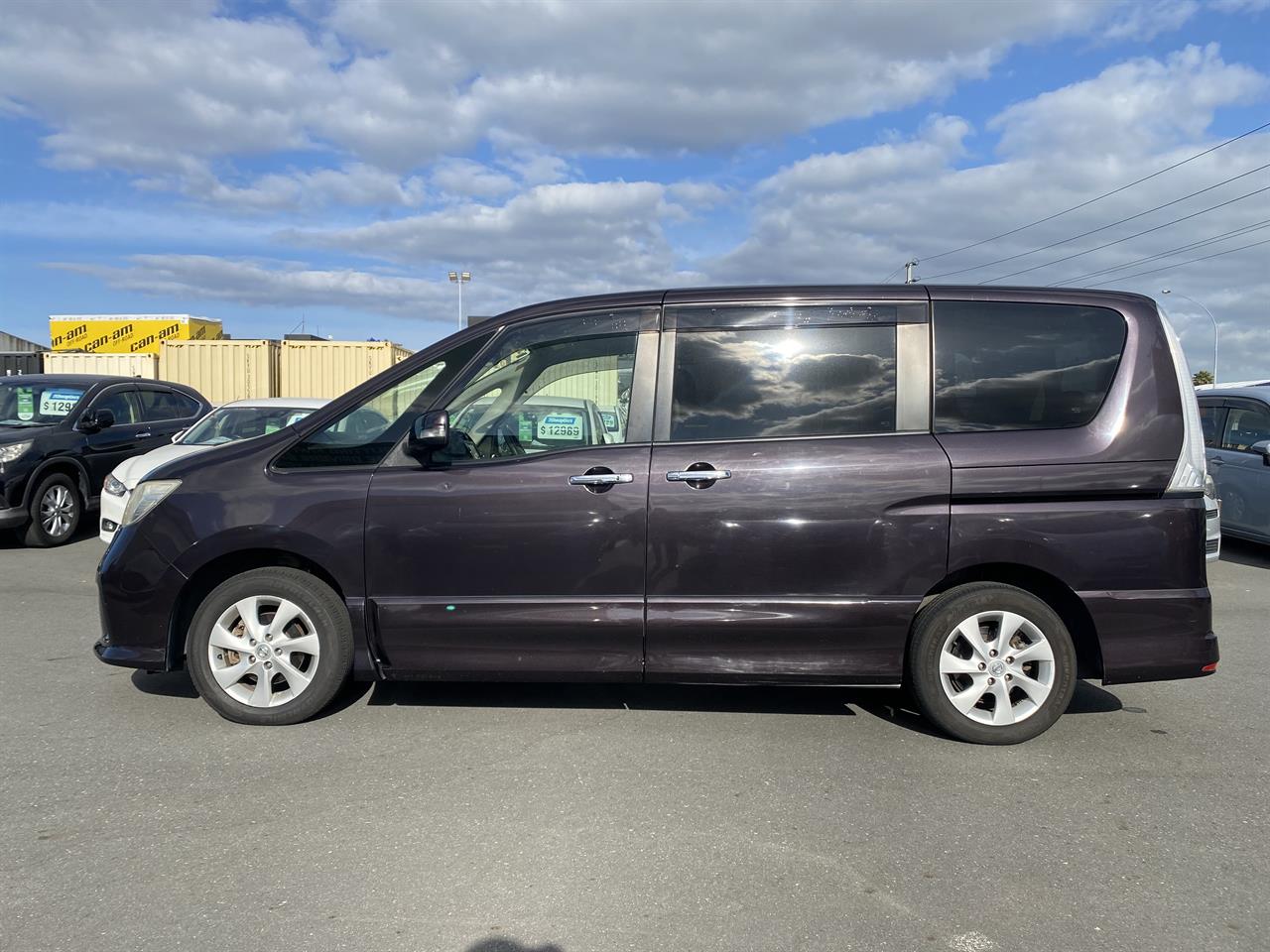 2011 Nissan Serena 