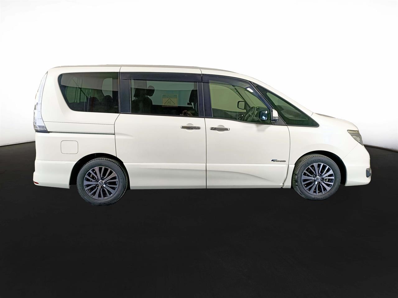 2014 Nissan Serena Hybrid