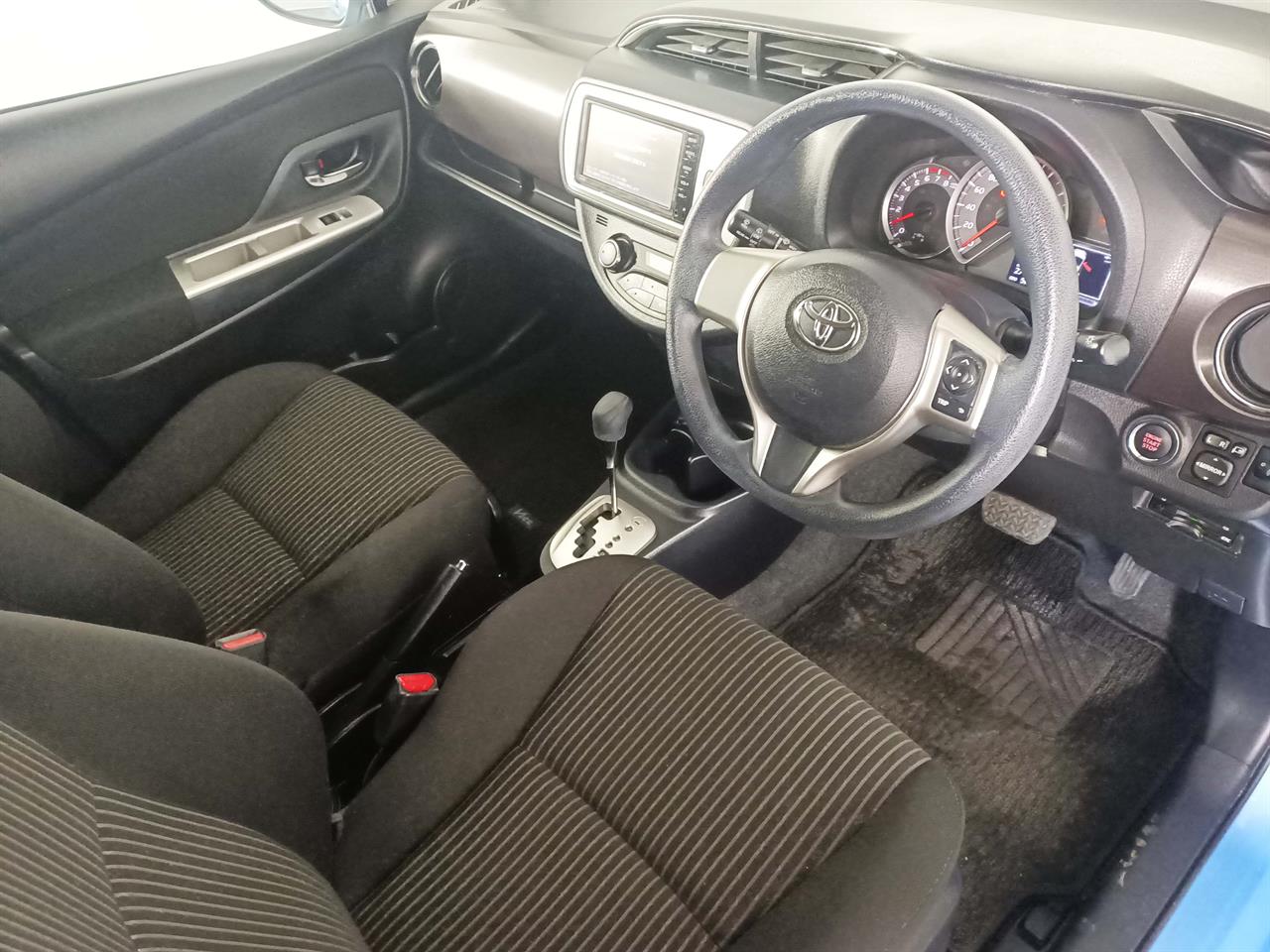 2015 Toyota Vitz 