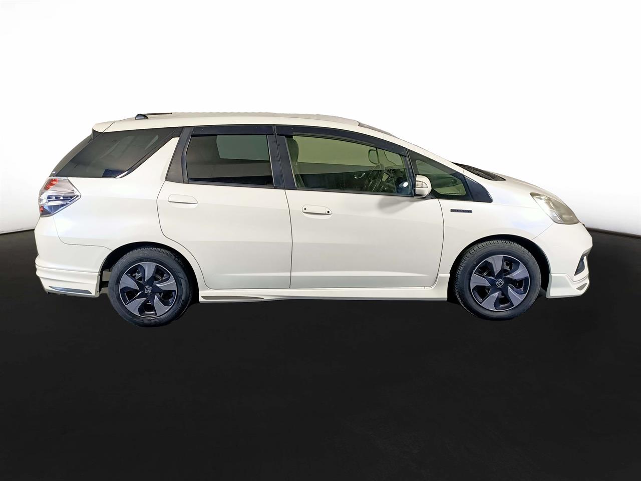 2014 Honda Fit Jazz Shuttle Hybrid