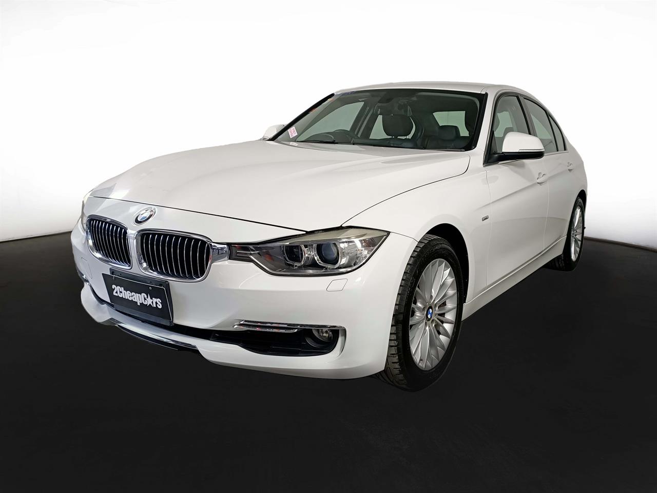 2012 BMW 320i Luxury