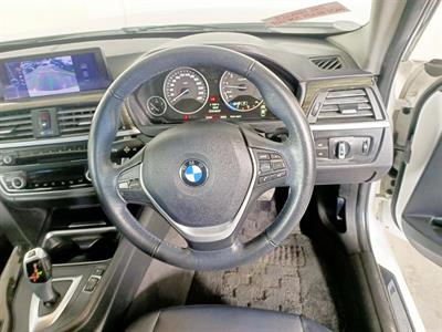 2012 BMW 320i Luxury