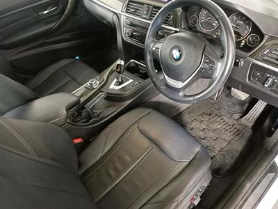 2012 BMW 320i Luxury