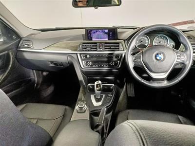 2012 BMW 320i Luxury