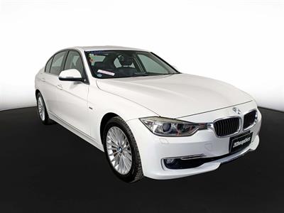 2012 BMW 320i Luxury