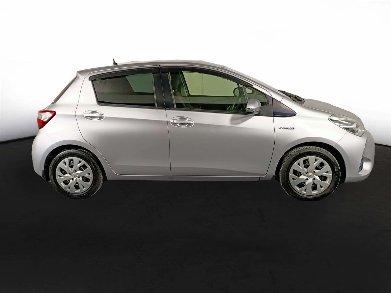 2017 Toyota Vitz Hybrid