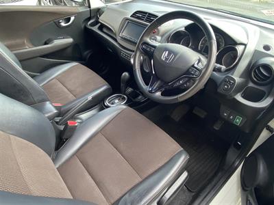 2013 Honda Fit Jazz Shuttle Hybrid