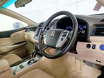 2012 Toyota Crown Hybrid