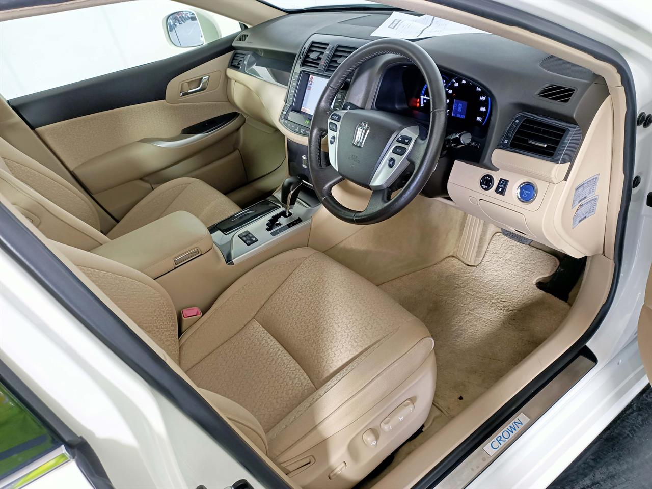 2012 Toyota Crown Hybrid