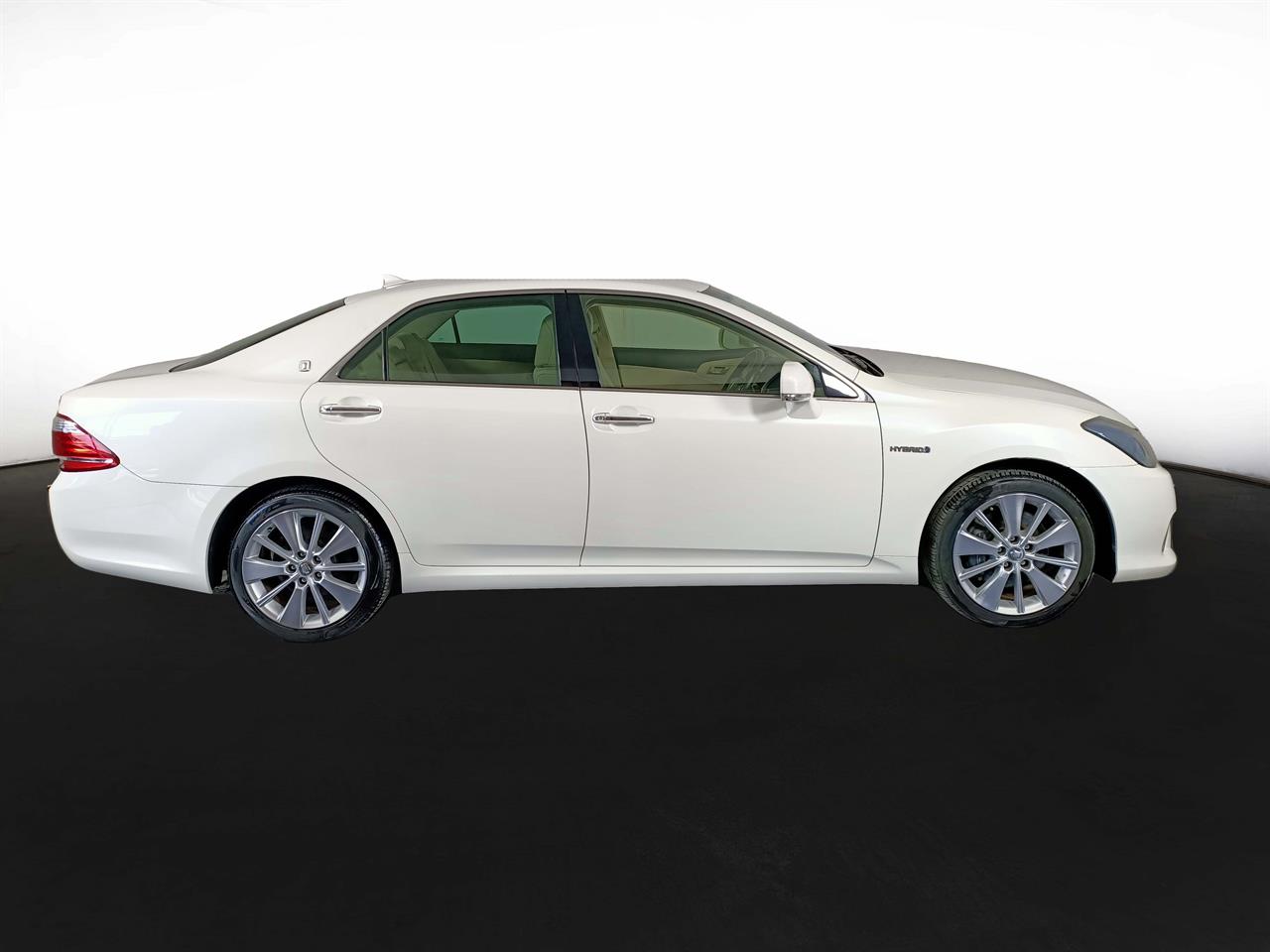 2012 Toyota Crown Hybrid