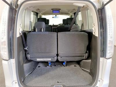 2013 Nissan Serena Hybrid