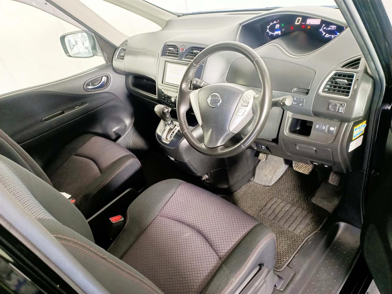 2013 Nissan Serena Hybrid