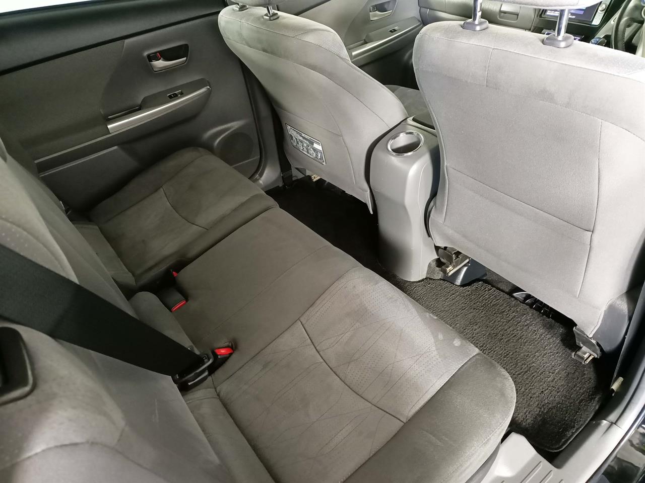 2012 Toyota Prius Alpha 7 Seats