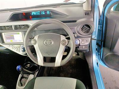 2014 Toyota Aqua Hybrid