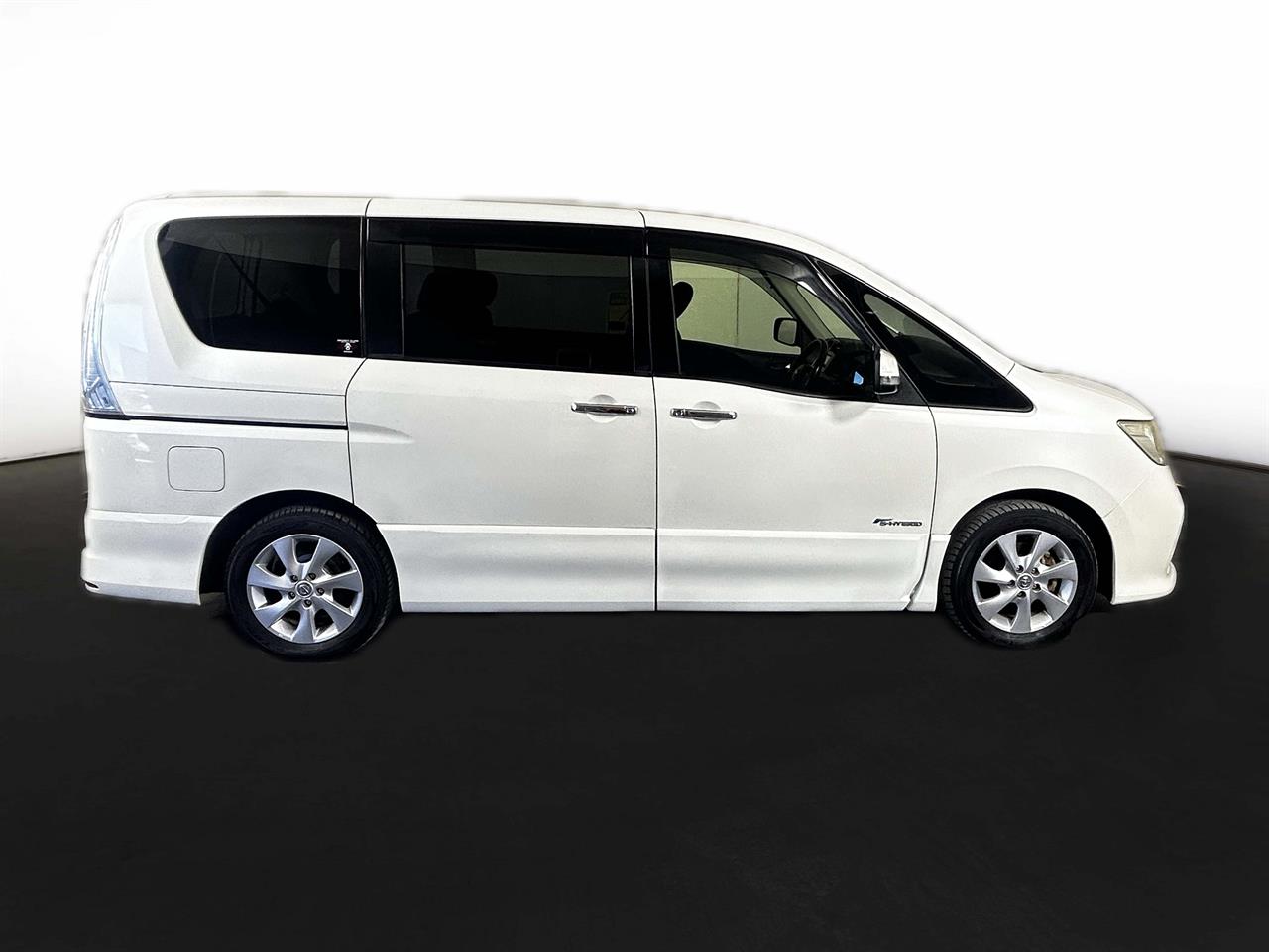 2012 Nissan Serena Hybrid