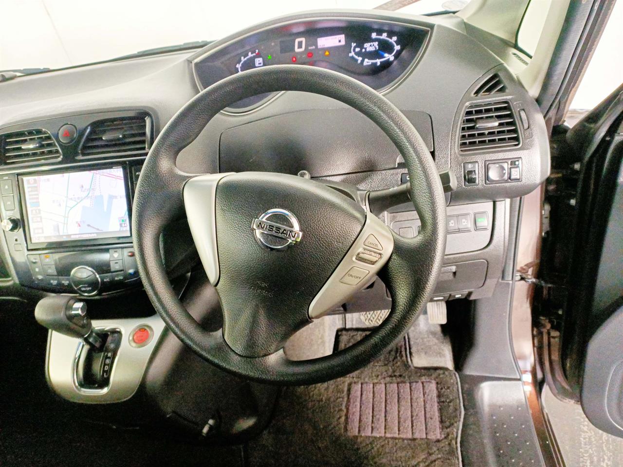 2015 Nissan Serena Hybrid