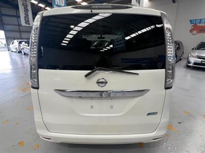 2013 Nissan Serena Hybrid