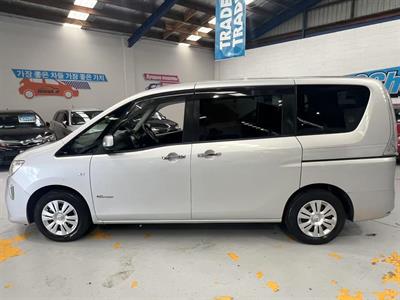 2013 Nissan Serena Hybrid