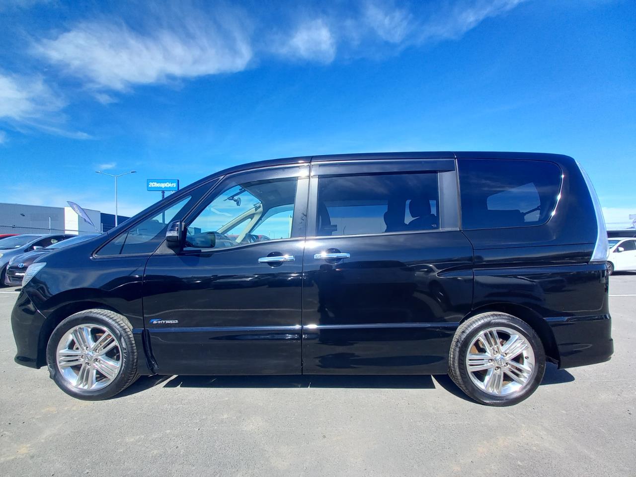 2013 Nissan Serena Hybrid