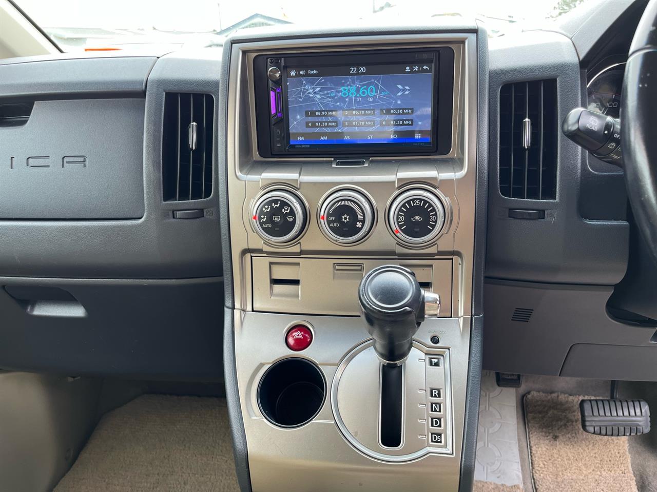 2007 Mitsubishi Delica 