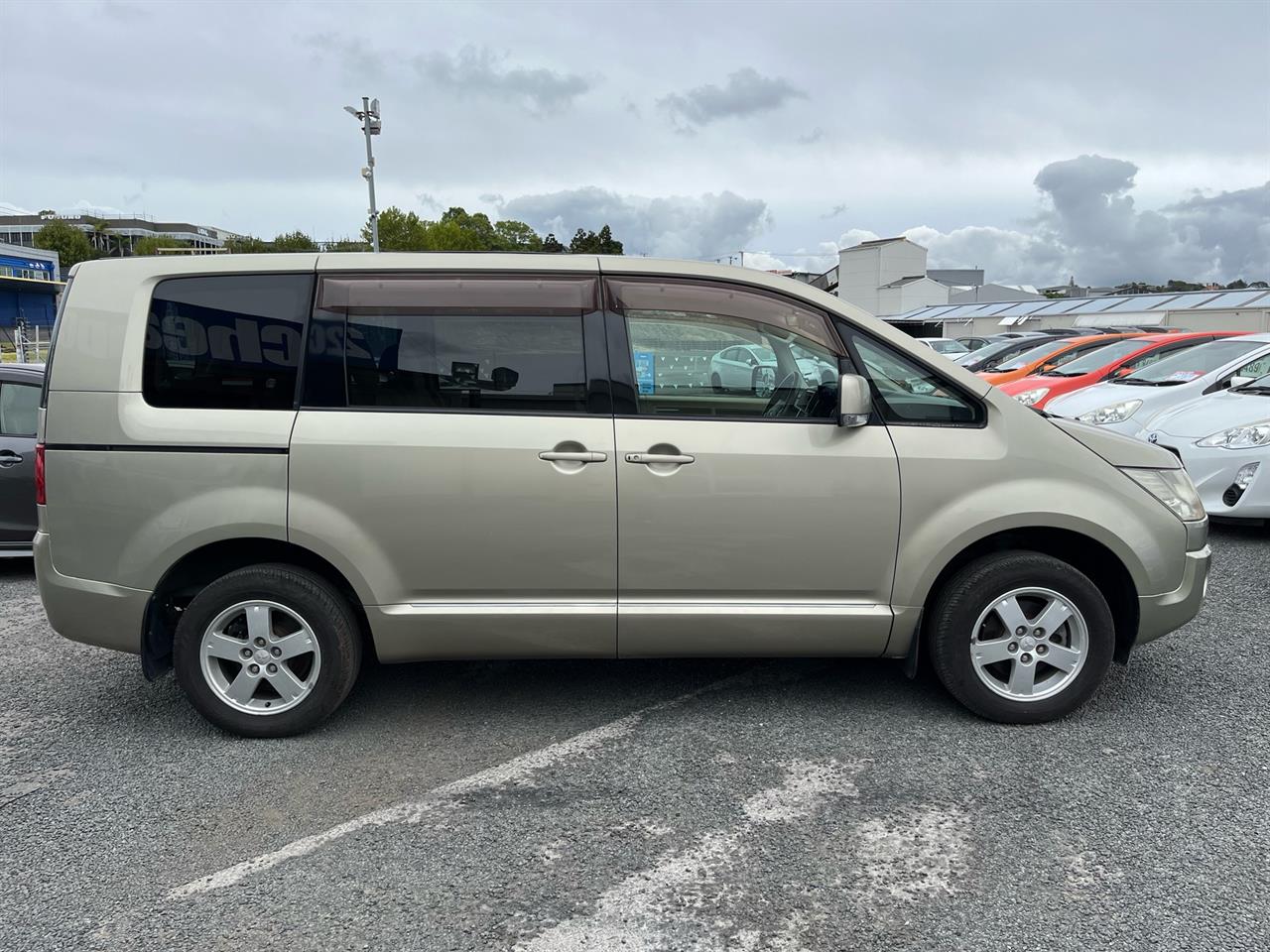 2007 Mitsubishi Delica 