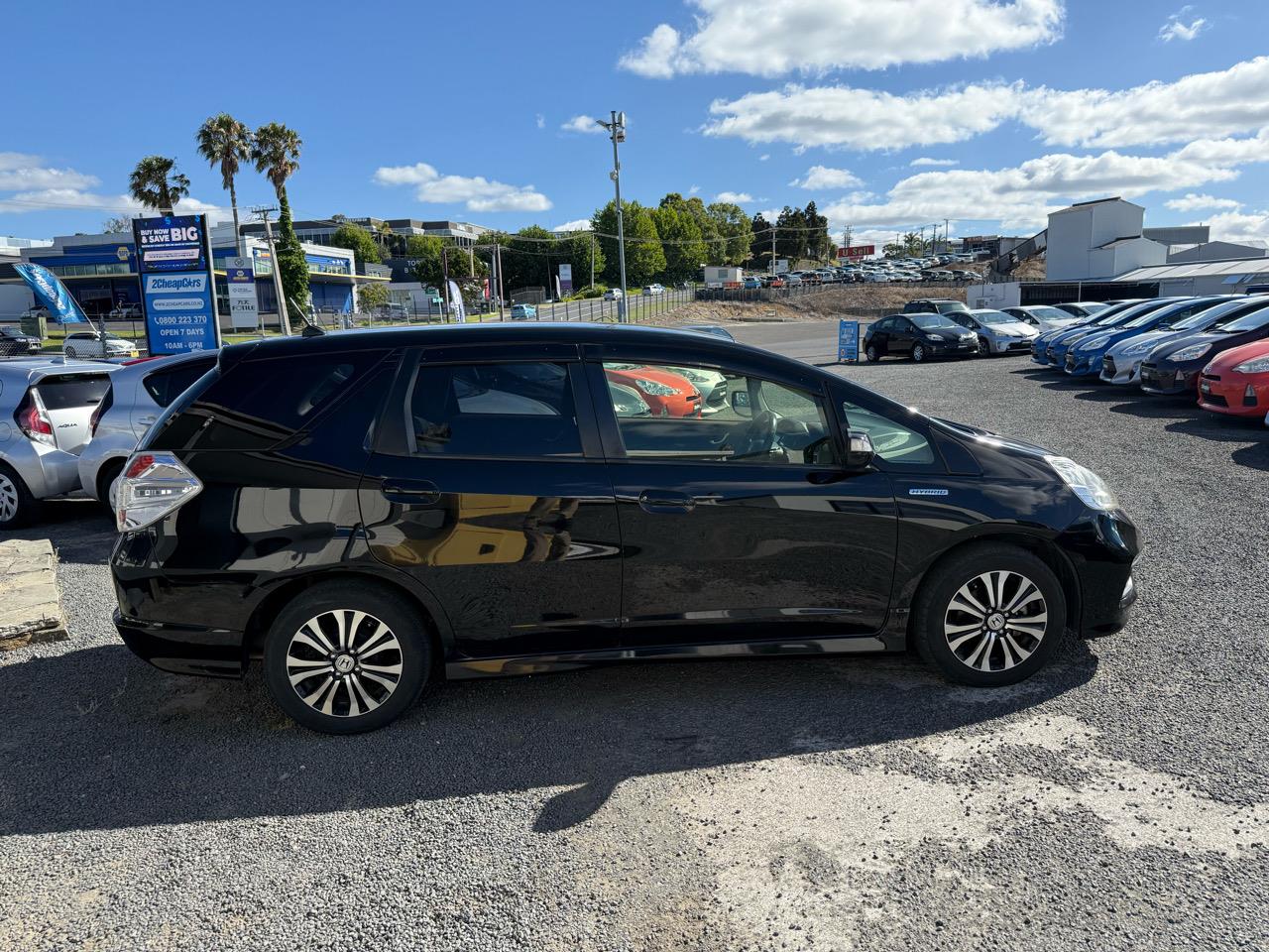 2013 Honda Fit Jazz Shuttle Hybrid