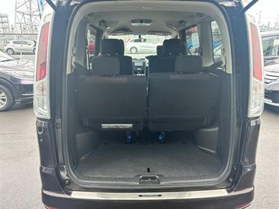 2012 Nissan Serena 