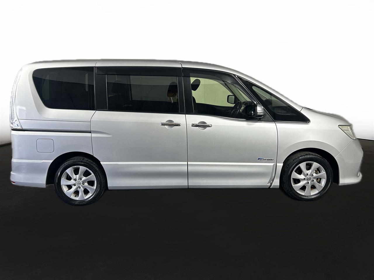 2013 Nissan Serena Hybrid