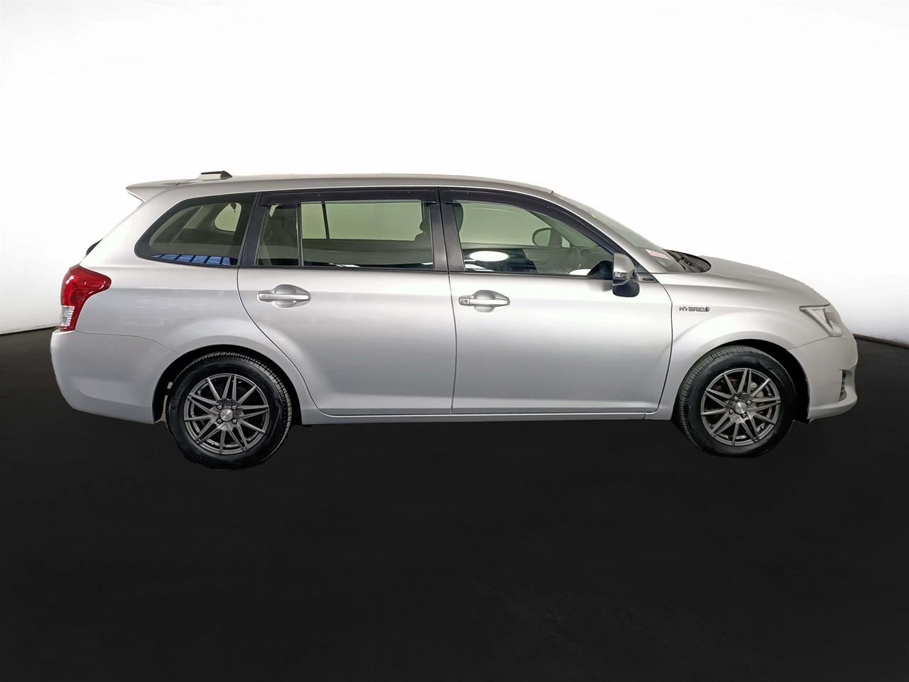 2015 Toyota Corolla Fielder Hybrid