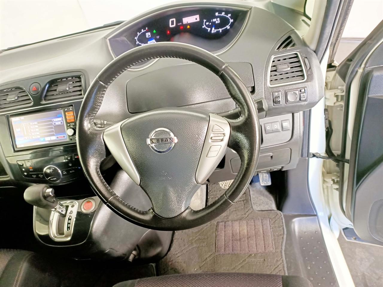 2013 Nissan Serena Hybrid