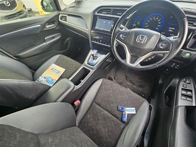 2015 Honda Fit Shuttle Hybrid Facelift