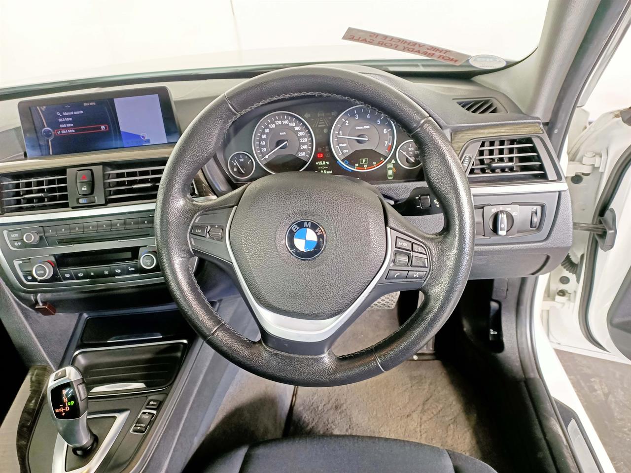 2012 BMW 320i Luxury