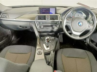 2012 BMW 320i Luxury