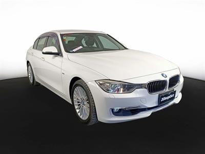 2012 BMW 320i Luxury