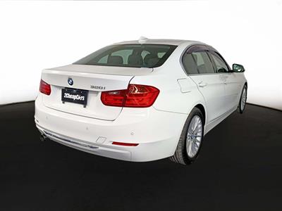 2012 BMW 320i Luxury