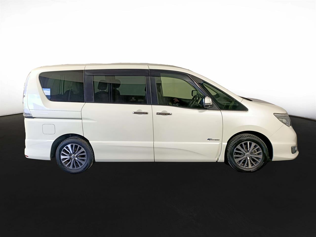 2014 Nissan Serena Hybrid