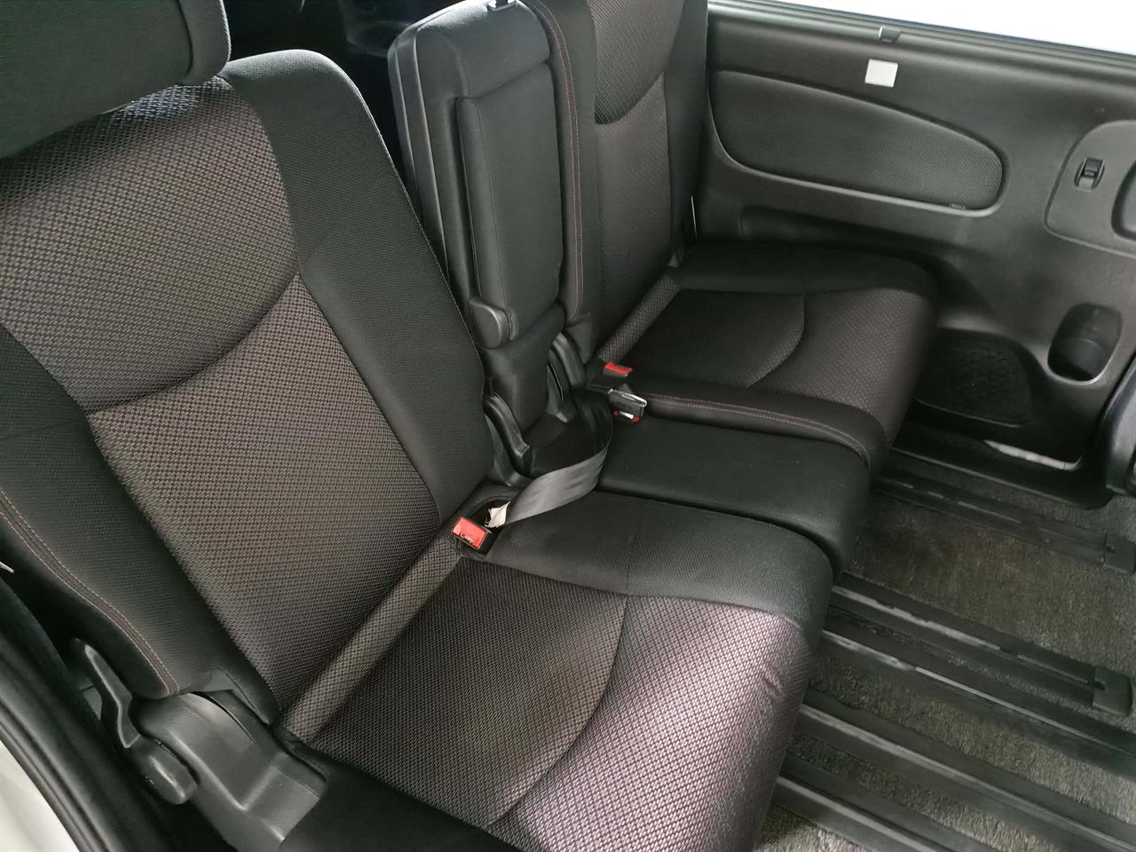 2012 Nissan Serena 