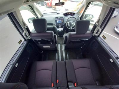 2013 Nissan Serena Hybrid