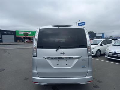 2013 Nissan Serena Hybrid