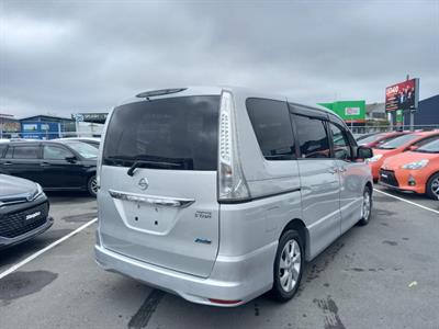 2013 Nissan Serena Hybrid