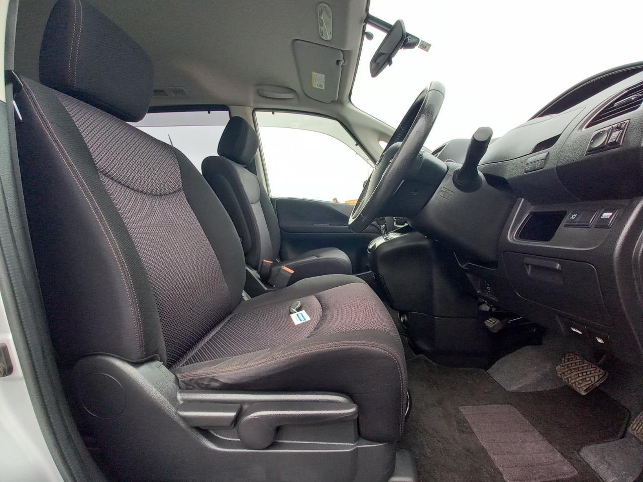 2013 Nissan Serena Hybrid