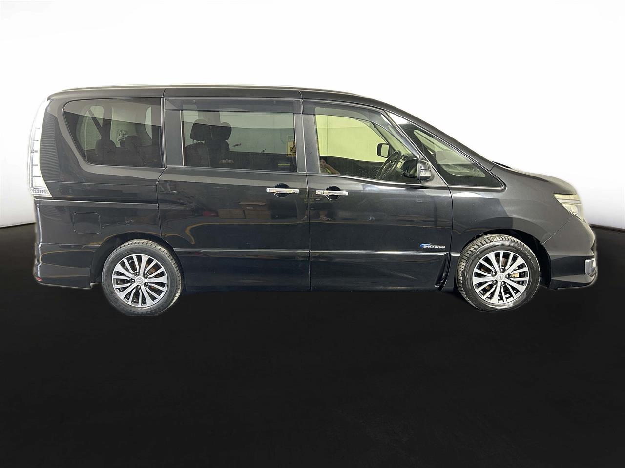 2014 Nissan Serena Hybrid