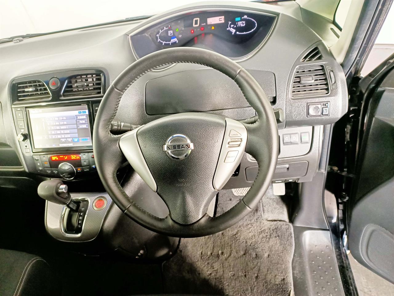 2014 Nissan Serena Hybrid