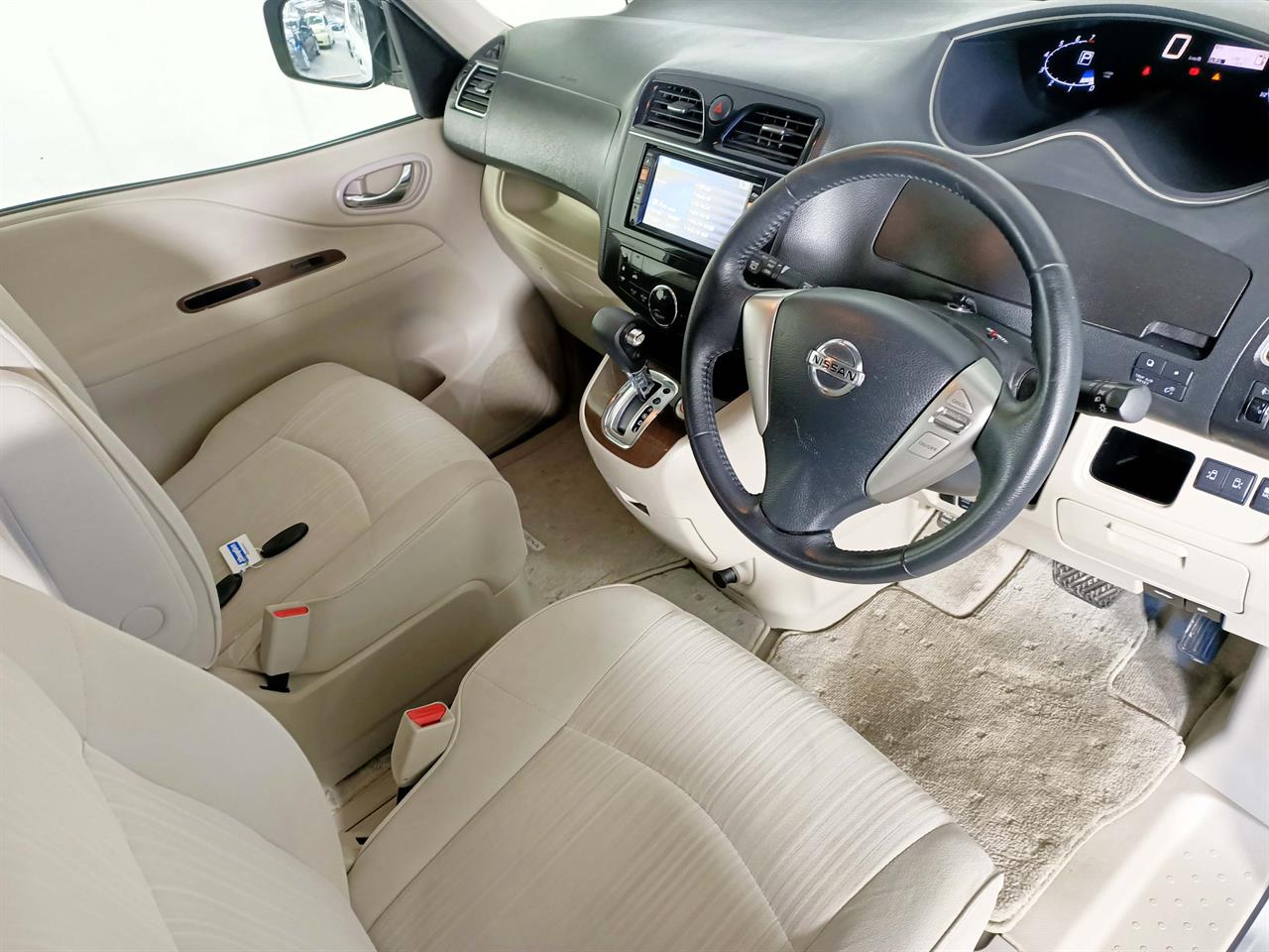 2012 Nissan Serena 