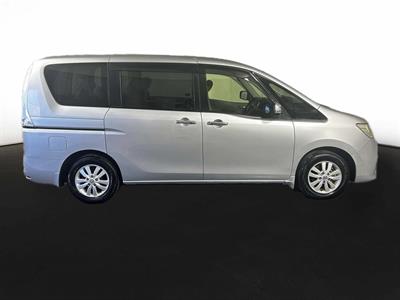 2012 Nissan Serena 