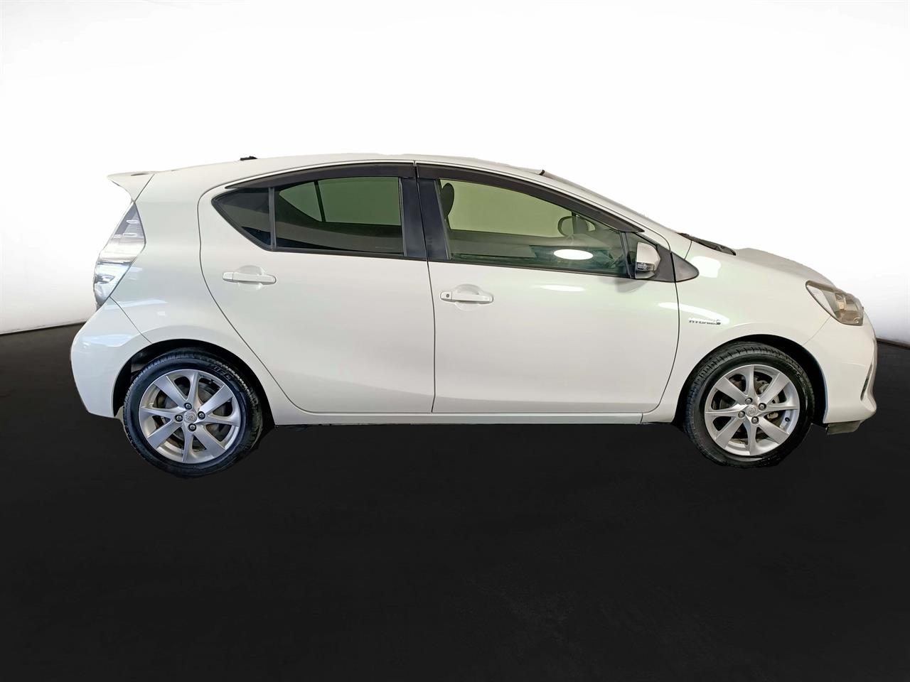 2014 Toyota Aqua Hybrid