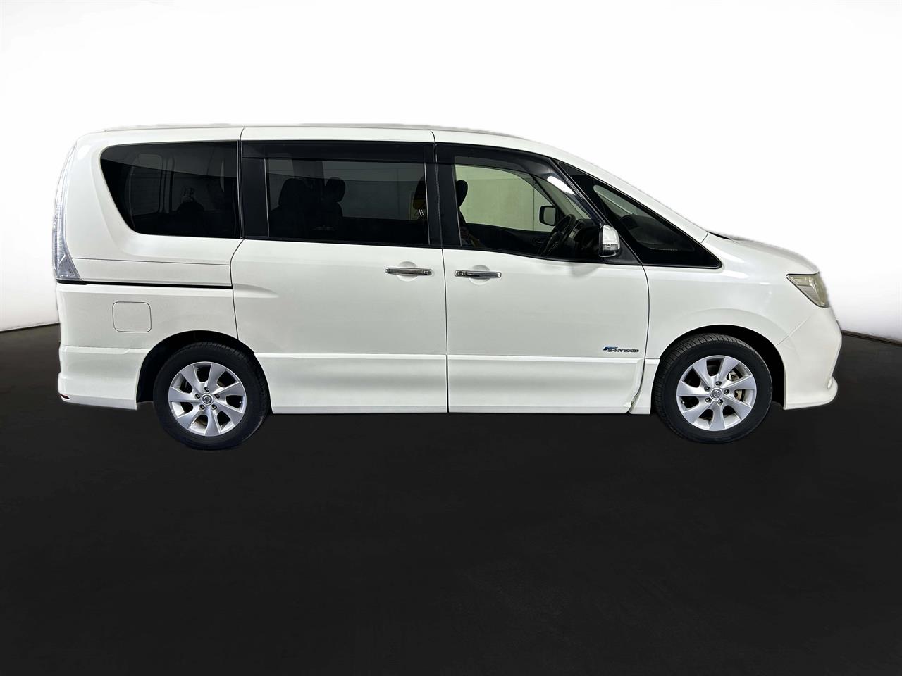 2013 Nissan Serena Hybrid