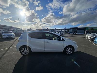 2014 Toyota Aqua Hybrid