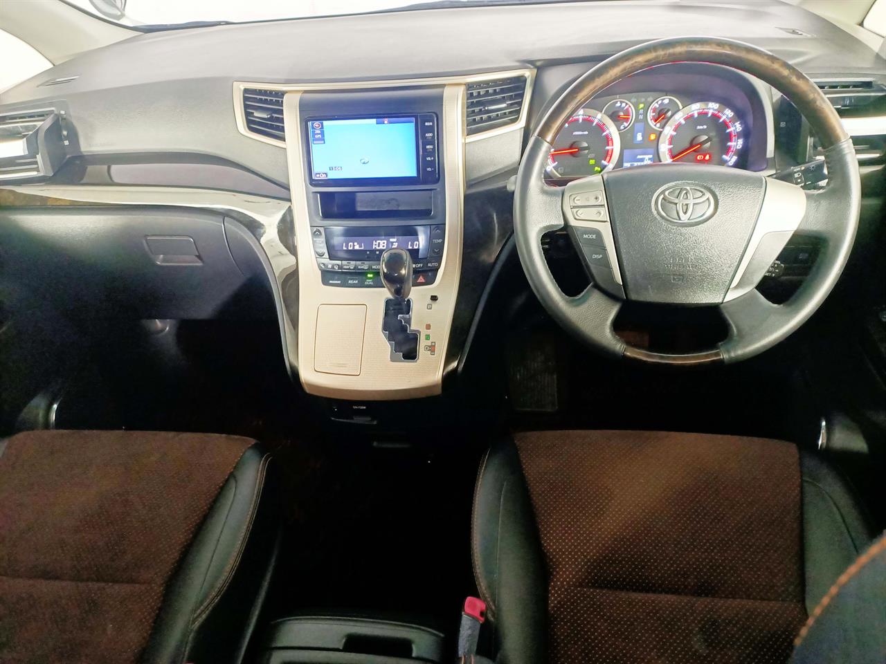 2014 Toyota Alphard 